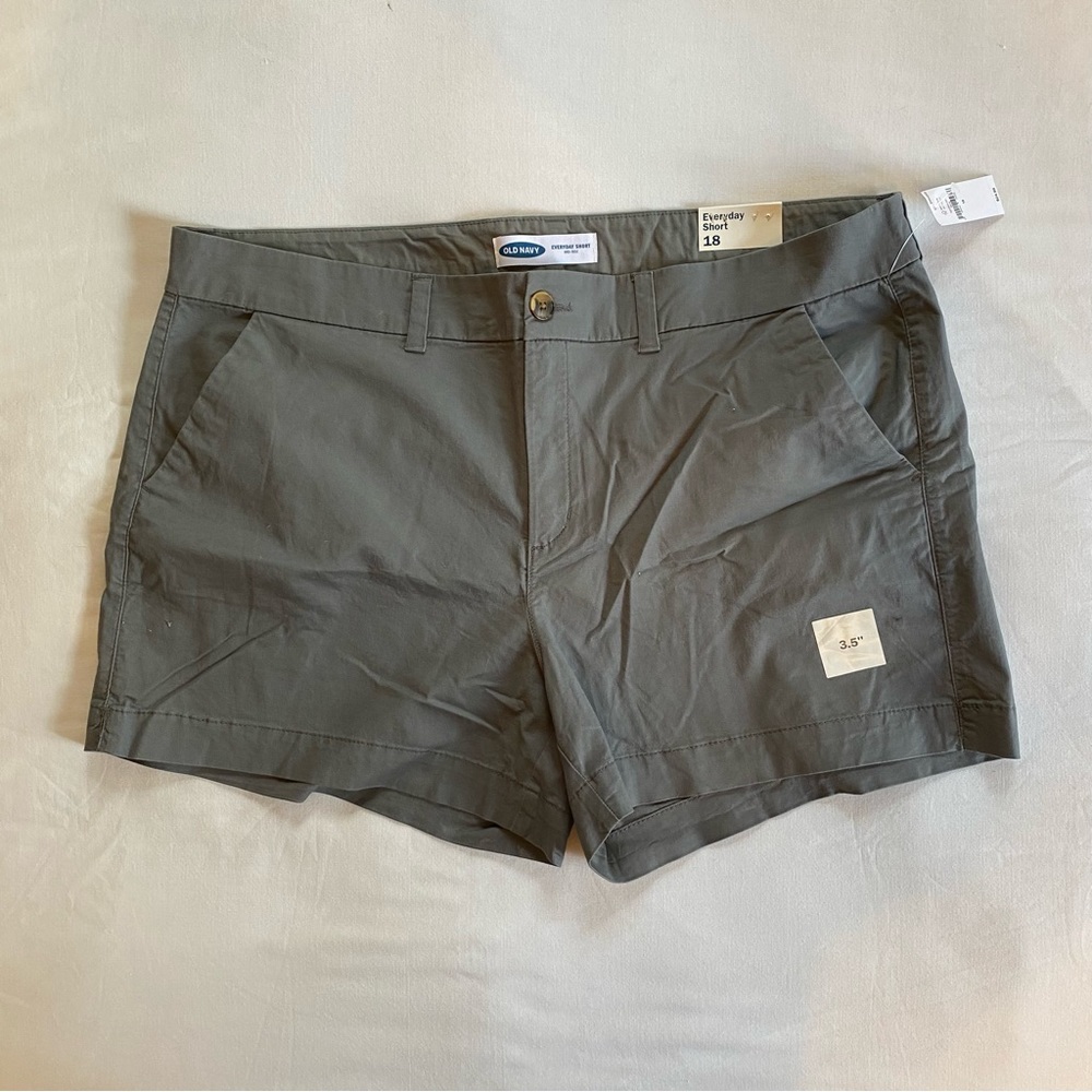 Mid-Rise Gray Shorts